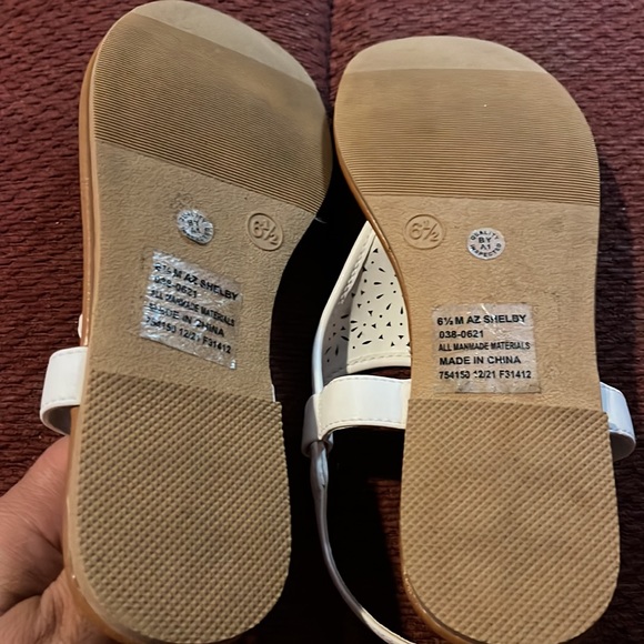 Arizona White Sandals Size 6 1/2 - Picture 6 of 6